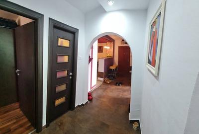Apartament cu 4 camere decomandat în Tractorul - 2