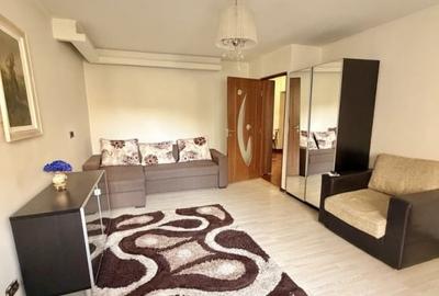 Garsonieră decomandată, mobilată în Vitan Mall