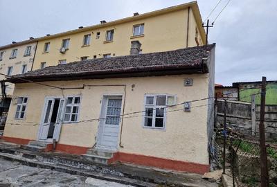 Casă cu 2 camere cu Teren 327 Mp în Central