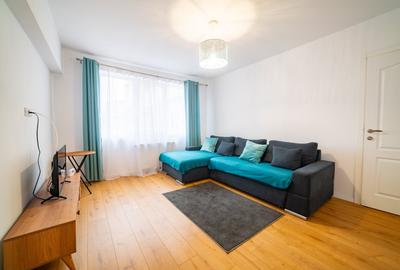 Apartament cu 3 camere semidecomandat, mobilat în Central