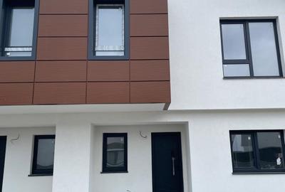 Duplex cu 5 camere cu Canalizare în Central