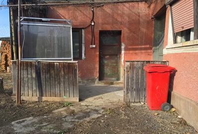 Casă cu 2 camere cu Teren 1585 Mp în Brănișca - 1
