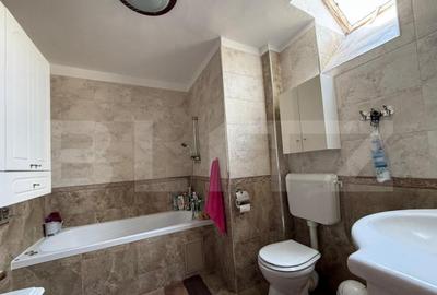 Casă cu 10 camere cu Teren 908 Mp în Central