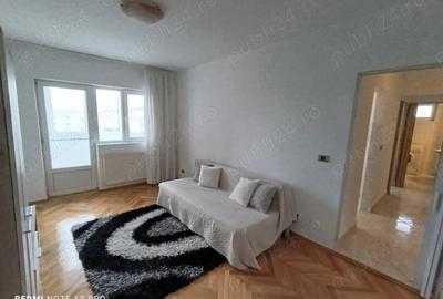 Vand apartament cu 2 camere decomandat, la UTA - 5