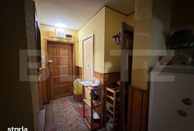 Apartament cu 3 camere semidecomandat în Calea București