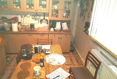 Casă cu 5 camere cu Canalizare în Central - 6