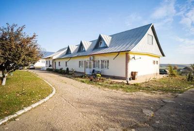 Casa / Vila cu 20 camere si teren de vanzare In Popesti Iasi - 2