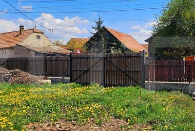 Teren intravilan de vanzare - 2755 mp, in centrul localitatii Ozun - 2