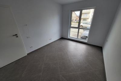 Bloc Nou-Braytim. Langa Hotel Arizona. Decomandat. Bucatarie inchisa - 7