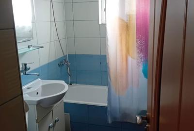 Apartament cu 2 camere decomandat în Km 4 - 4