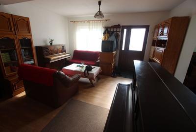 Casă cu 4 camere în Plopi
