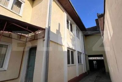 Casă cu Teren 445 Mp în Central - 2