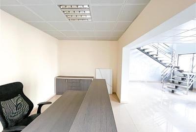 Cladire Servicii & Curte - 3