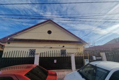 Dacia-Hasdeu-casa renovabila cu teren 743mp..........
