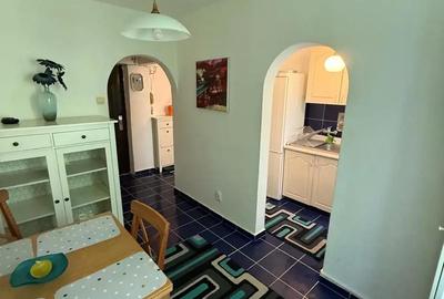 Apartament cu 3 camere semidecomandat în Circumvalațiunii