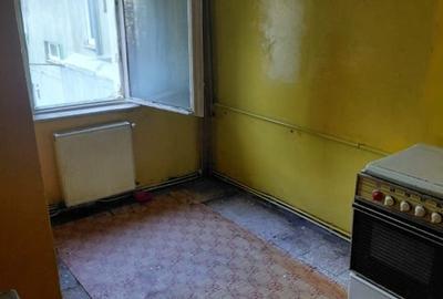 Vând apartament 4 camere Reșița - 9