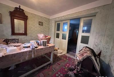 Casă cu 4 camere în Ciochina