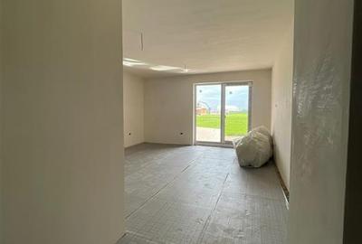 Apartament cu 2 camere decomandat în Sântandrei - 2