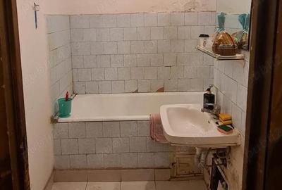 Apartament cu 3 camere decomandat în Lacul Tei