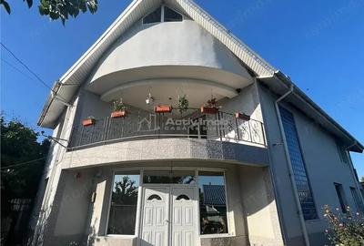 Casă cu Teren 2000 Mp în Central - 1