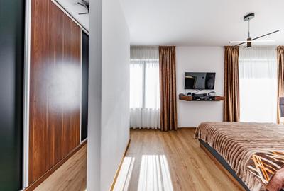 Casă individuală cu 7 camere cu Canalizare în Girocului - 38