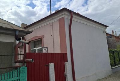 Casă cu 4 camere în Central - 1