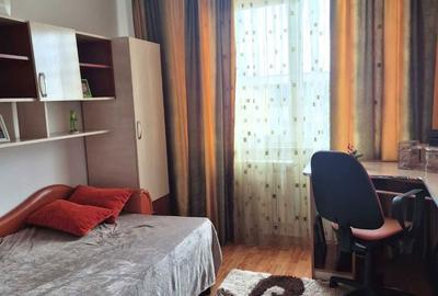 Apartament cu 3 camere semidecomandat în Central - 3