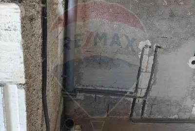 Casă cu 5 camere cu Teren 200 Mp în Poiana - 8