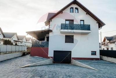 Casă cu 4 camere cu Teren 400 Mp în Ipotești - 1