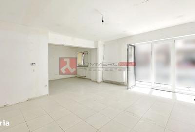 Spațiu comercial, de 65 mp, în Tractorul - 1