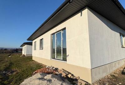 Casă cu 4 camere cu Teren 400 Mp în 9 Mai - 10