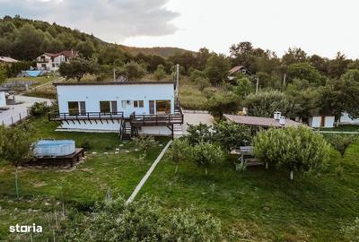 Casă cu 3 camere cu Teren 1300 Mp în Sadu - 2