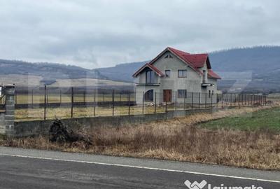 Casă cu 5 camere cu Teren 2900 Mp în Central - 3