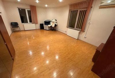 Spațiu comercial, de 50 mp, în Central - 6