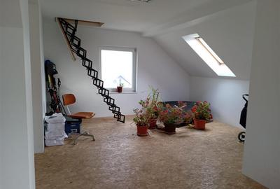 Casă individuală cu 8 camere cu Canalizare în Ipotești - 12