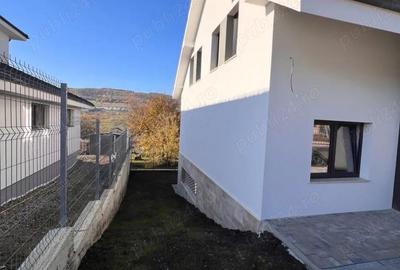 Casă cu 4 camere în Chinteni