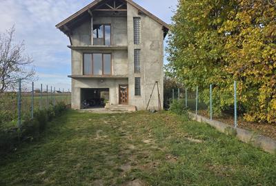 Casă cu 4 camere în Central - 8