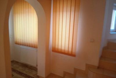 Casă cu 3 camere în Central - 2