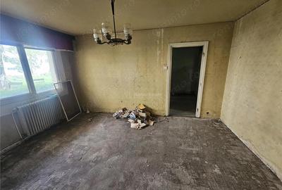 Apartament cu 2 camere semidecomandat în Micro I - 18