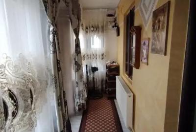 Casă cu 5 camere cu Canalizare în Central - 4