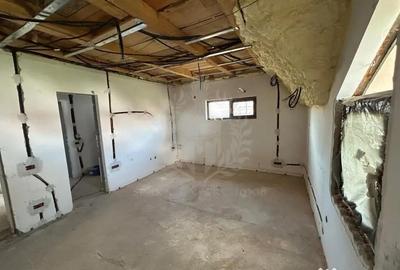 Casă cu 7 camere cu Teren 467 Mp în Crevedia - 8