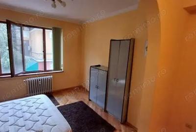 Garsonieră decomandată în Lipovei