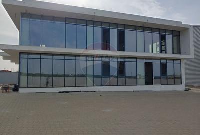 Birou, de 420 mp, în Est - 2