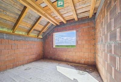 Casă cu 5 camere cu Teren 600 Mp în Săcălaz