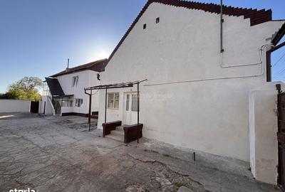 Casă cu 4 camere cu Teren 1200 Mp în Central - 2