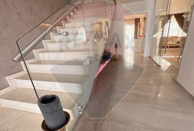 Vila de Lux de Vanzare - Locatie Excelenta la doar 500 m de metrou - 2
