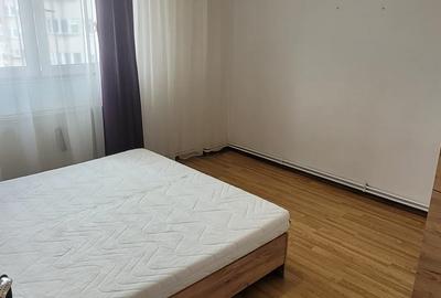 Inchiriez apartament cu 2 camere, Racadau, Str. Maciesului - 8