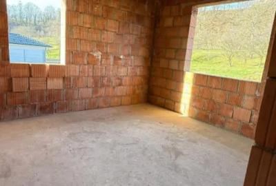 Casă cu 4 camere cu Teren 536 Mp în Groși - 3