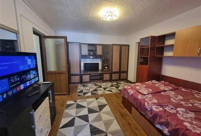 Garsoniera 40mp renovata si mobilata et1 langa Galic