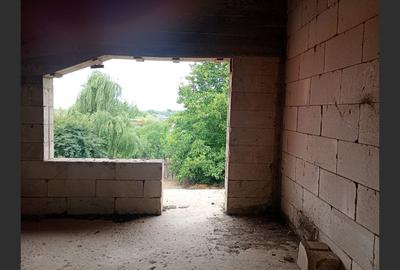 Casă cu 6 camere cu Teren 674 Mp în Șendreni - 2